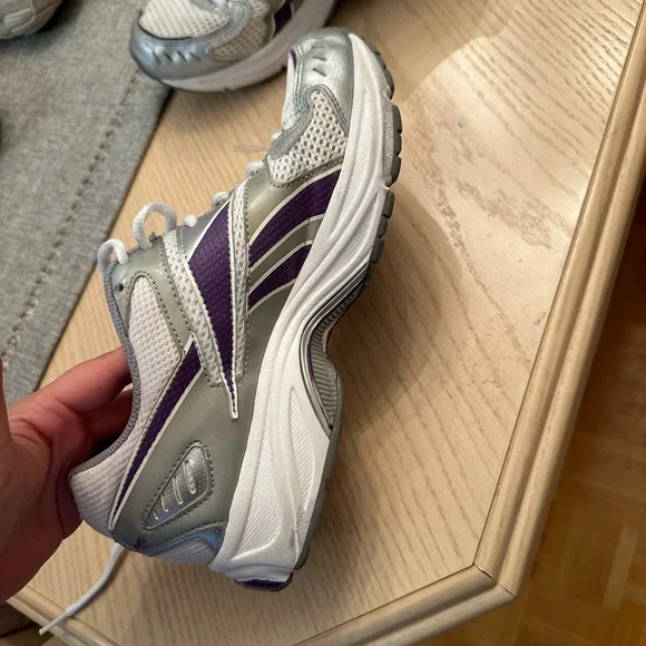 VINTAGE REEBOK RUNNING SHOES - Picture 4 of 10